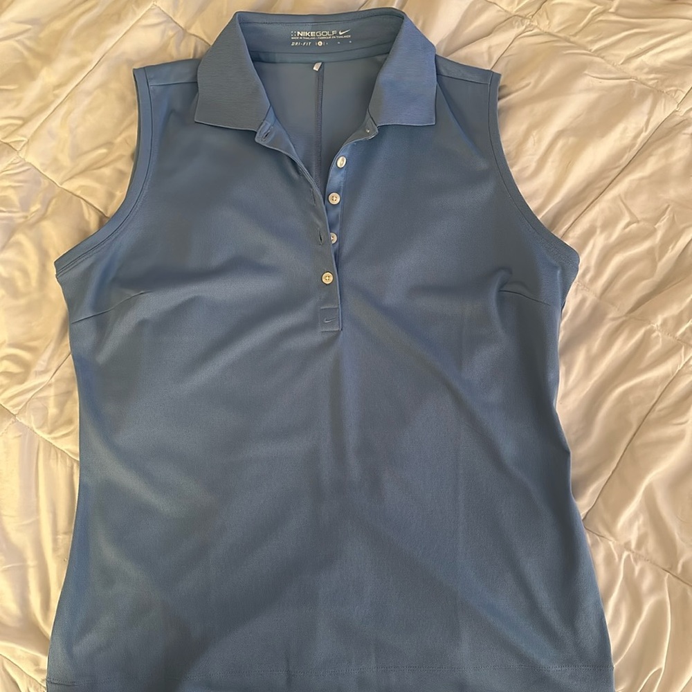 Nike women’s sleeveless golf shirt, light blue